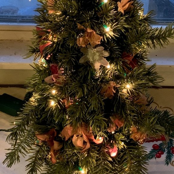 Vintage One-of-a-Kind Victorian Style Floral 21-inch Rose Tree with Lights - Picture 6 of 9